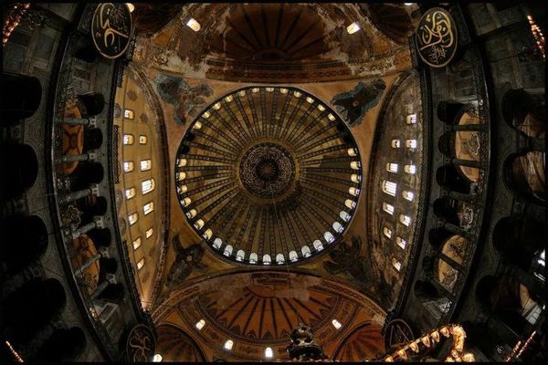土耳其伊斯坦布尔圣索非亚大教堂拜占庭式建筑