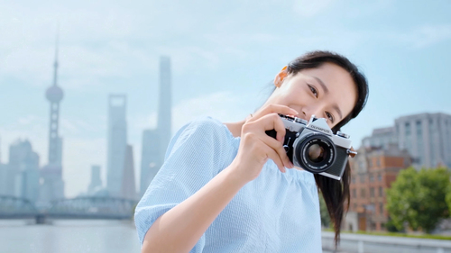 优美女生相机图片.jpg